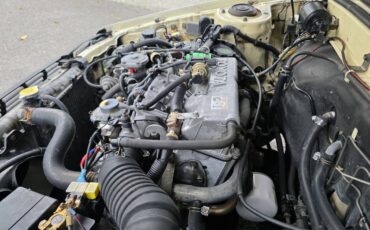 Toyota-corolla-deluxe-diesel-1985-yellow-16