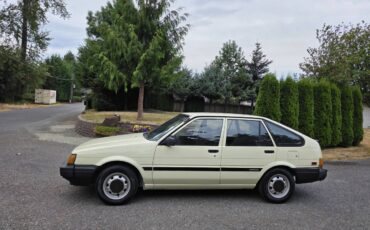Toyota-corolla-deluxe-diesel-1985-yellow-2