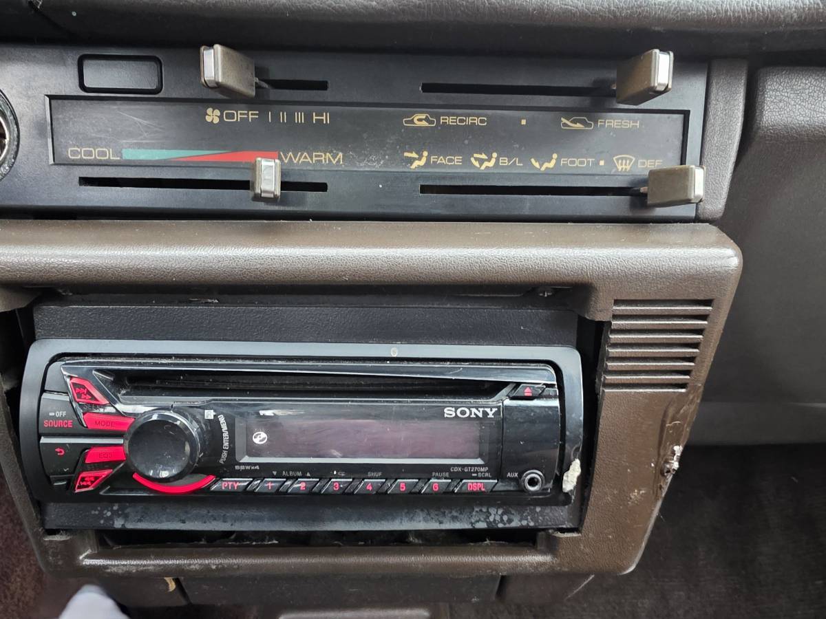 Toyota-corolla-deluxe-diesel-1985-yellow-23