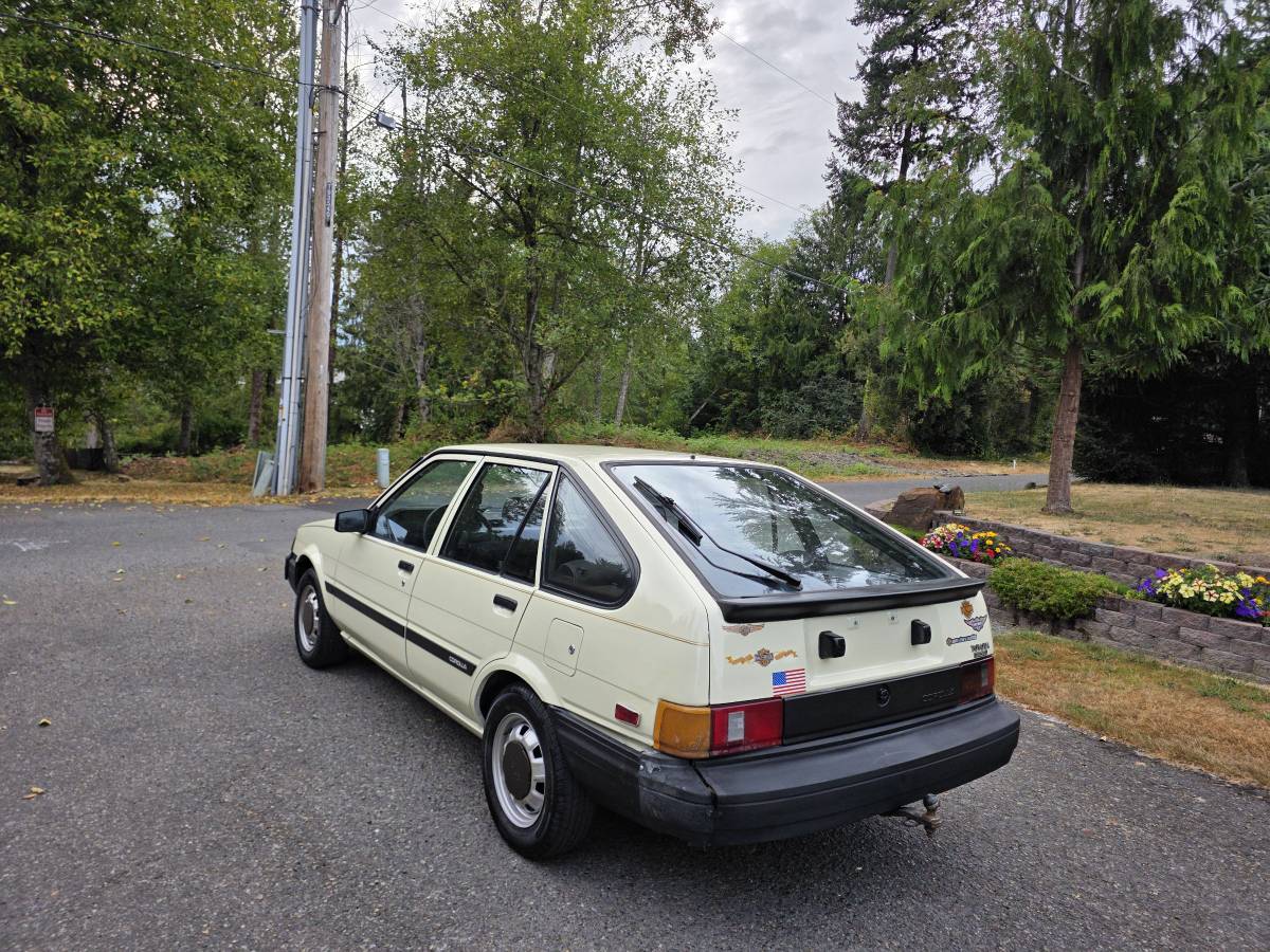 Toyota-corolla-deluxe-diesel-1985-yellow-3