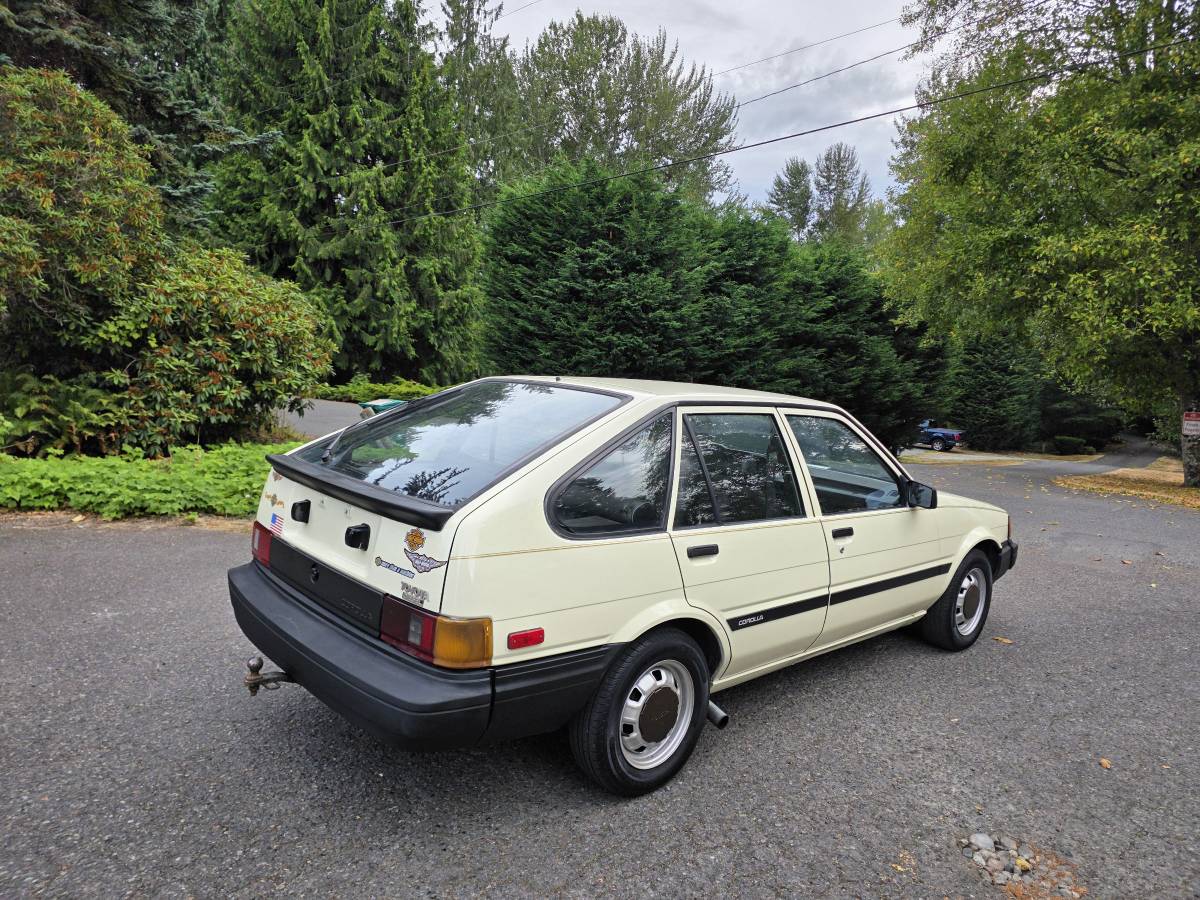 Toyota-corolla-deluxe-diesel-1985-yellow-4
