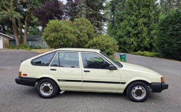 Toyota-corolla-deluxe-diesel-1985-yellow-5