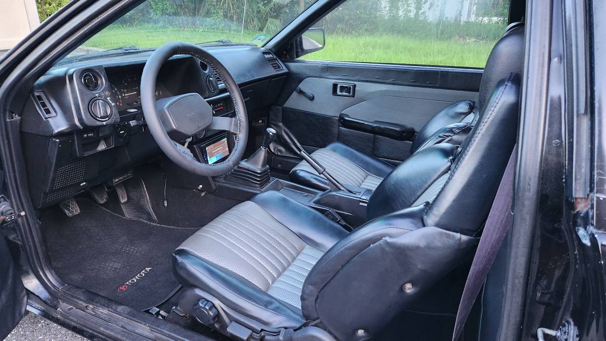 Toyota-corolla-gts-twin-cam-1986-black-1