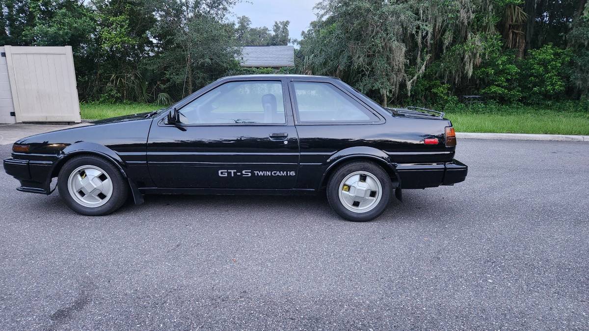 Toyota-corolla-gts-twin-cam-1986-black-11