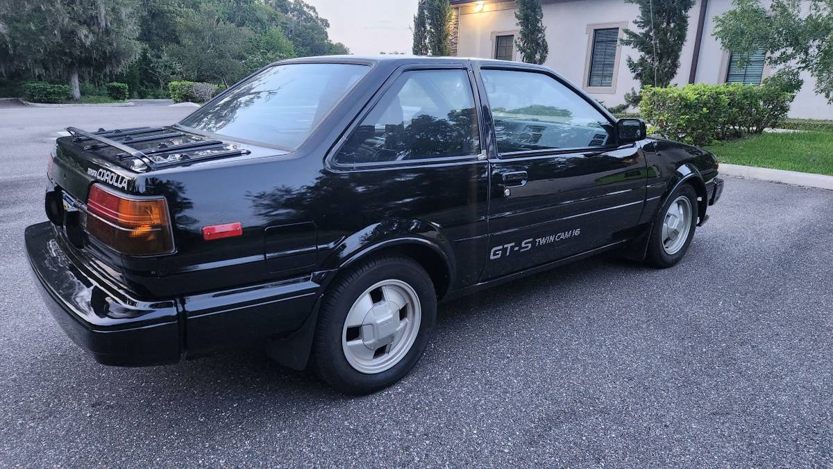 Toyota-corolla-gts-twin-cam-1986-black-4