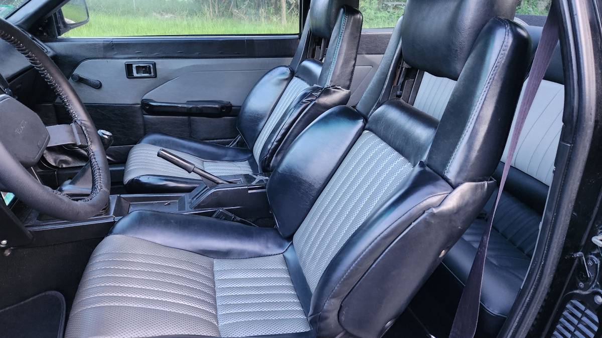 Toyota-corolla-gts-twin-cam-1986-black-8
