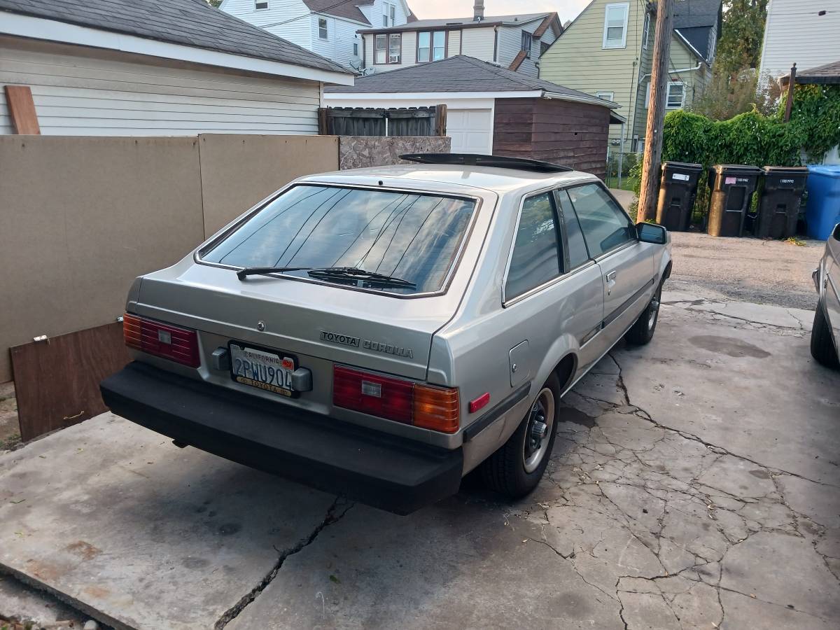 Toyota-corolla-lb-1983-grey-4
