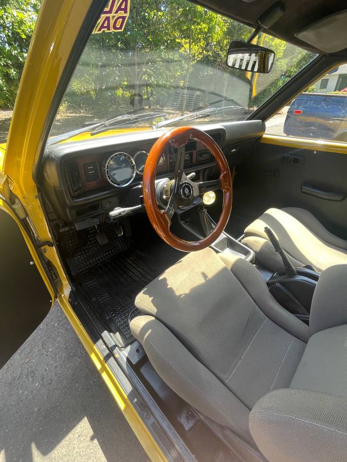 Toyota-corolla-te31-1977-yellow-8