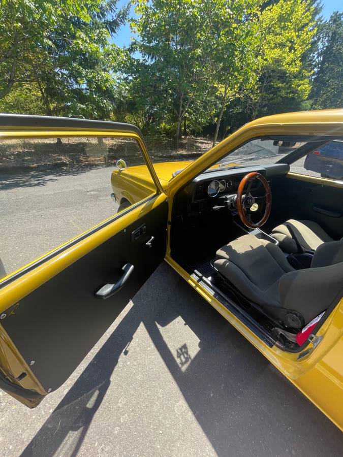 Toyota-corolla-te31-1977-yellow-9