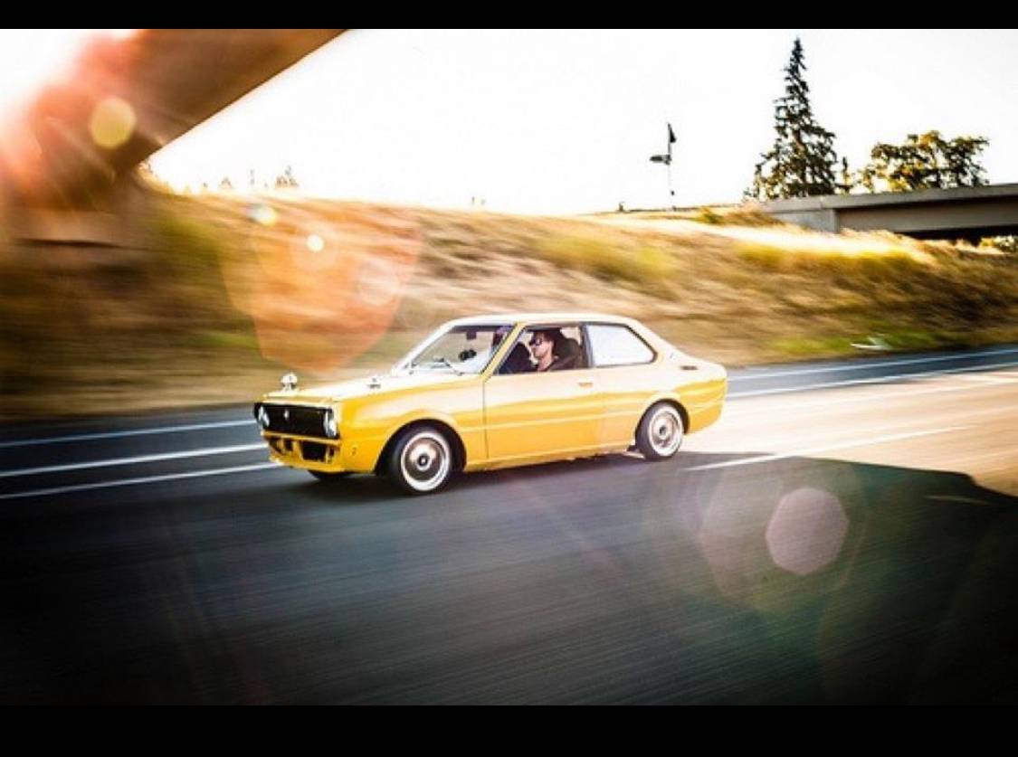 Toyota-corolla-te31-1977-yellow