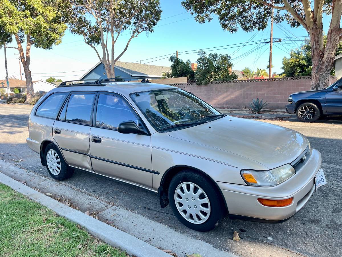 Toyota-corolla-wagon-1994-1