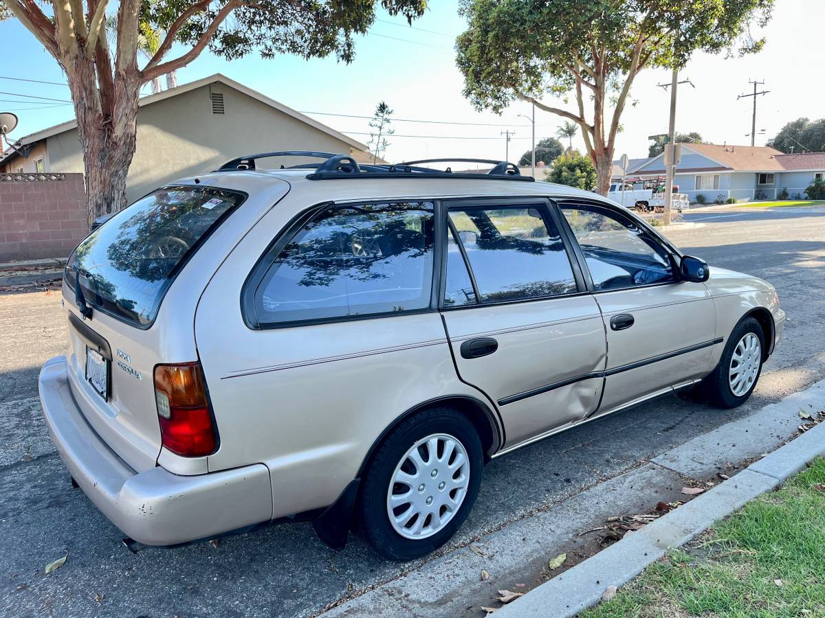 Toyota-corolla-wagon-1994-2