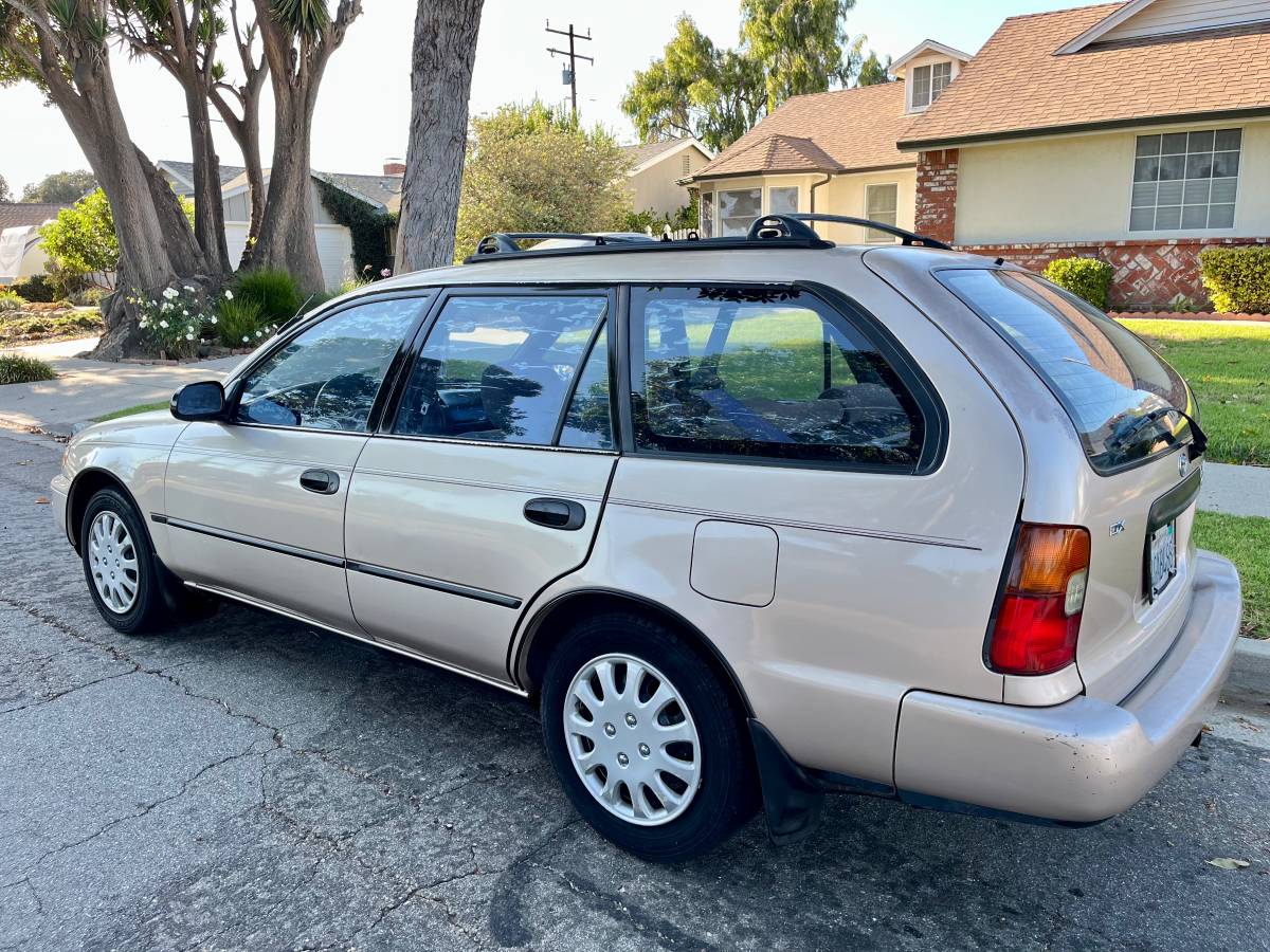 Toyota-corolla-wagon-1994-3