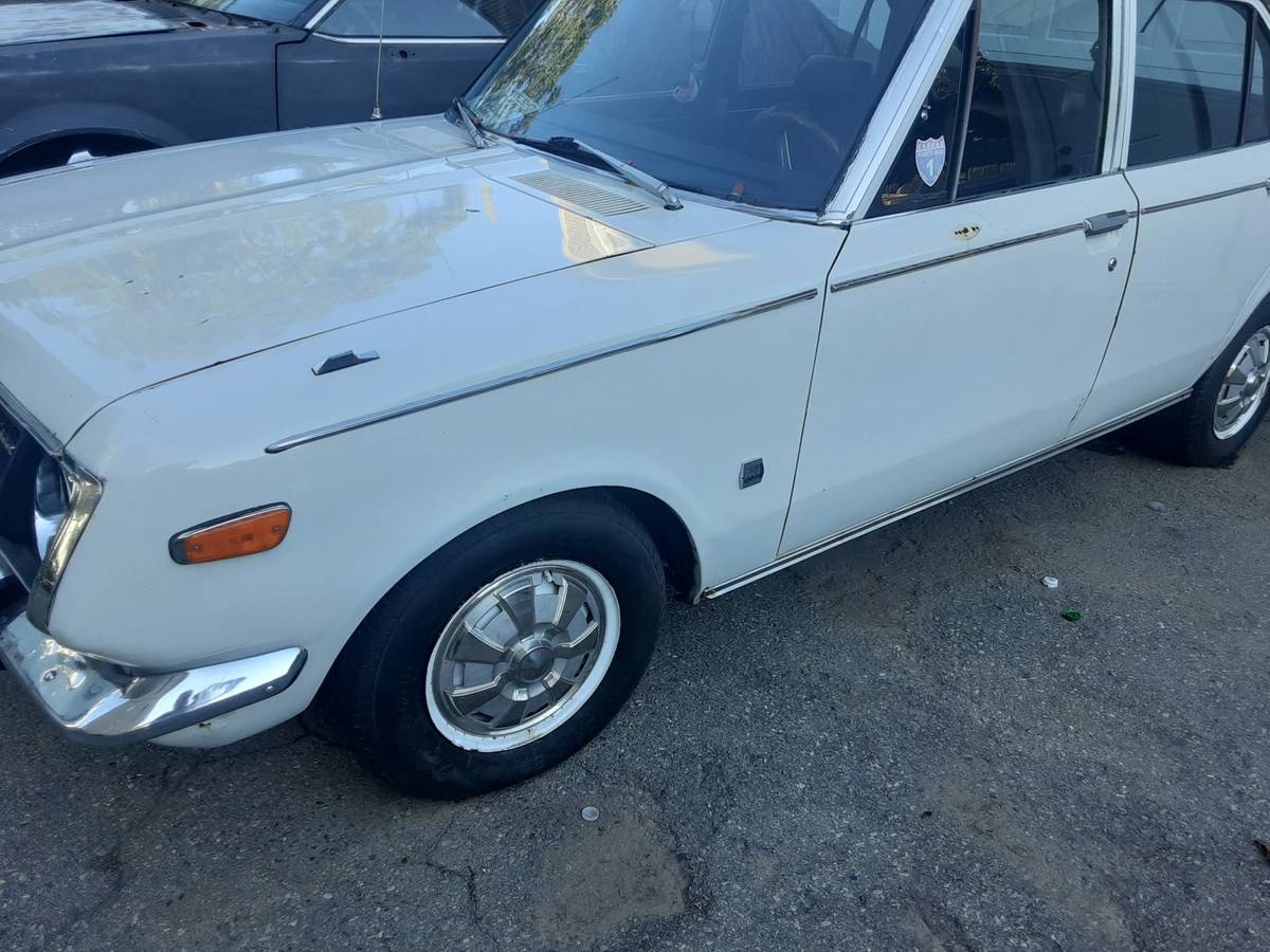 Toyota-corona-1971-white-1