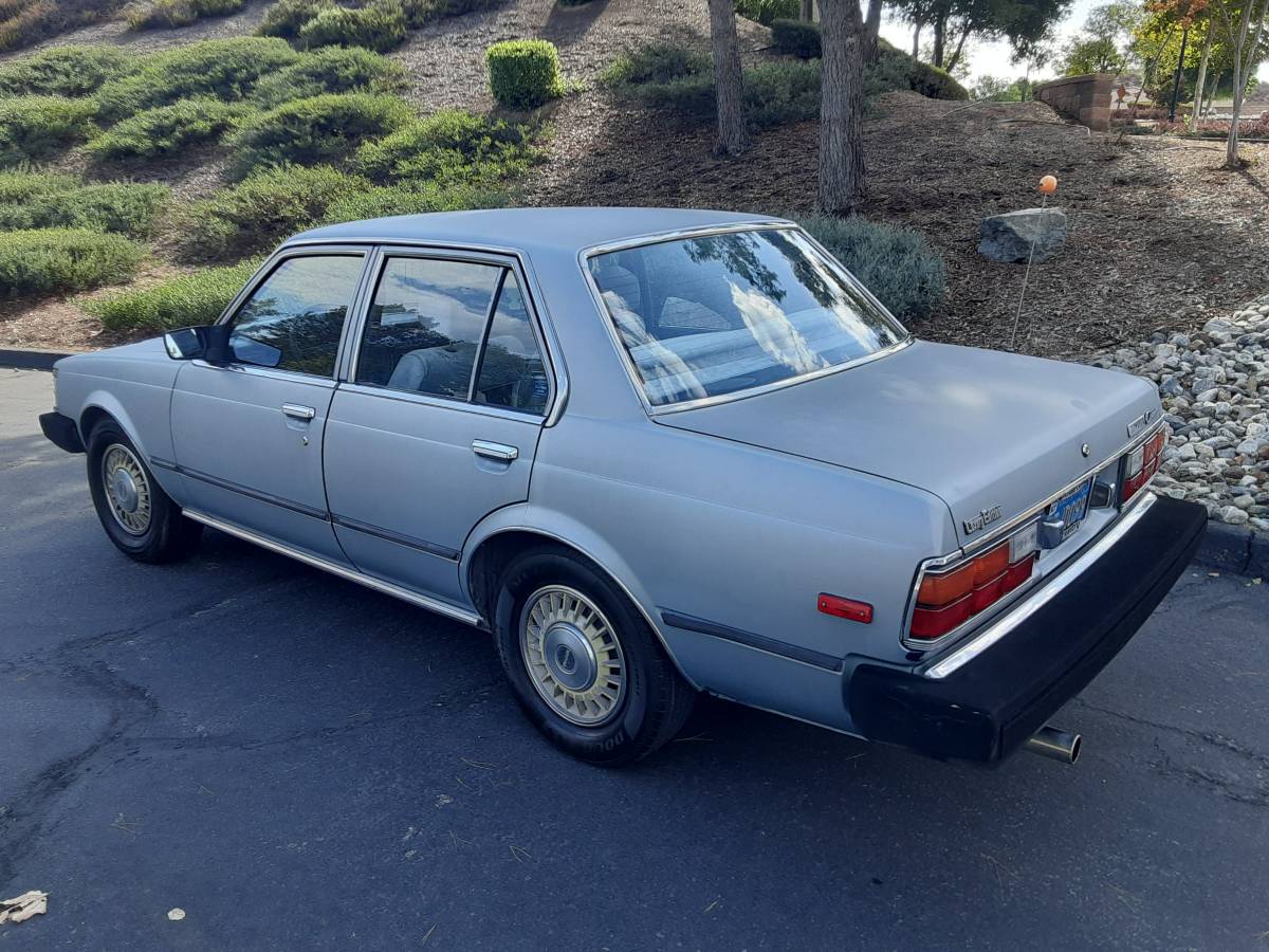 Toyota-corona-luxury-edition-1982-blue-1