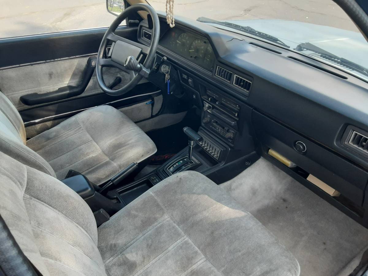 Toyota-corona-luxury-edition-1982-blue-11