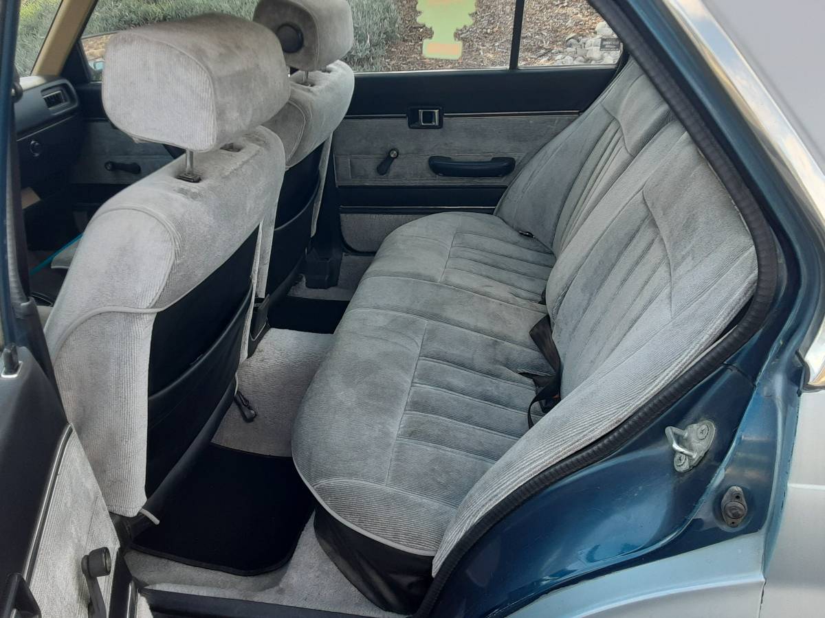 Toyota-corona-luxury-edition-1982-blue-5