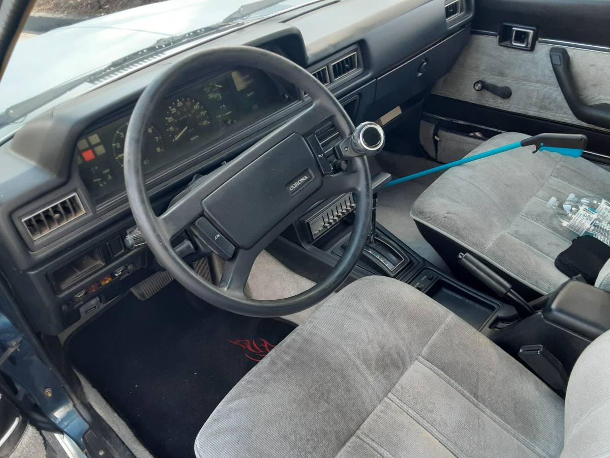 Toyota-corona-luxury-edition-1982-blue-9