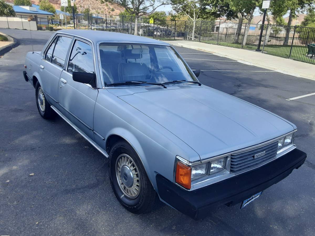 Toyota-corona-luxury-edition-1982-blue