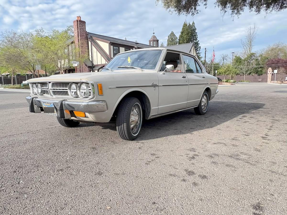 Toyota-corrona-1973-white-2