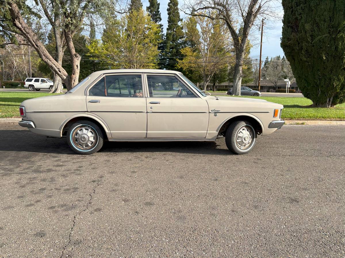Toyota-corrona-1973-white-3