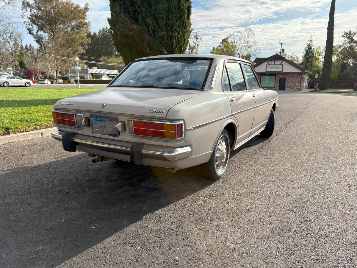 Toyota-corrona-1973-white-5