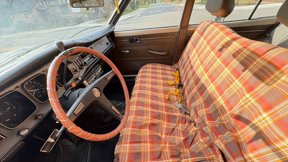 Toyota-corrona-1973-white-8