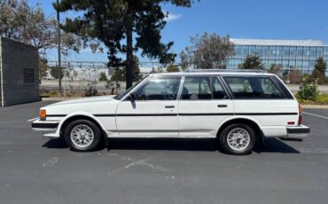 Toyota-cressida-wagon-1987-white-2