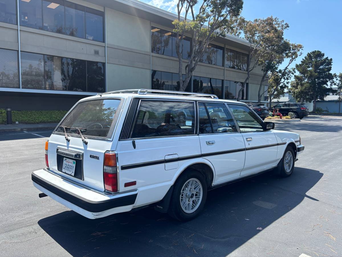 Toyota-cressida-wagon-1987-white-4