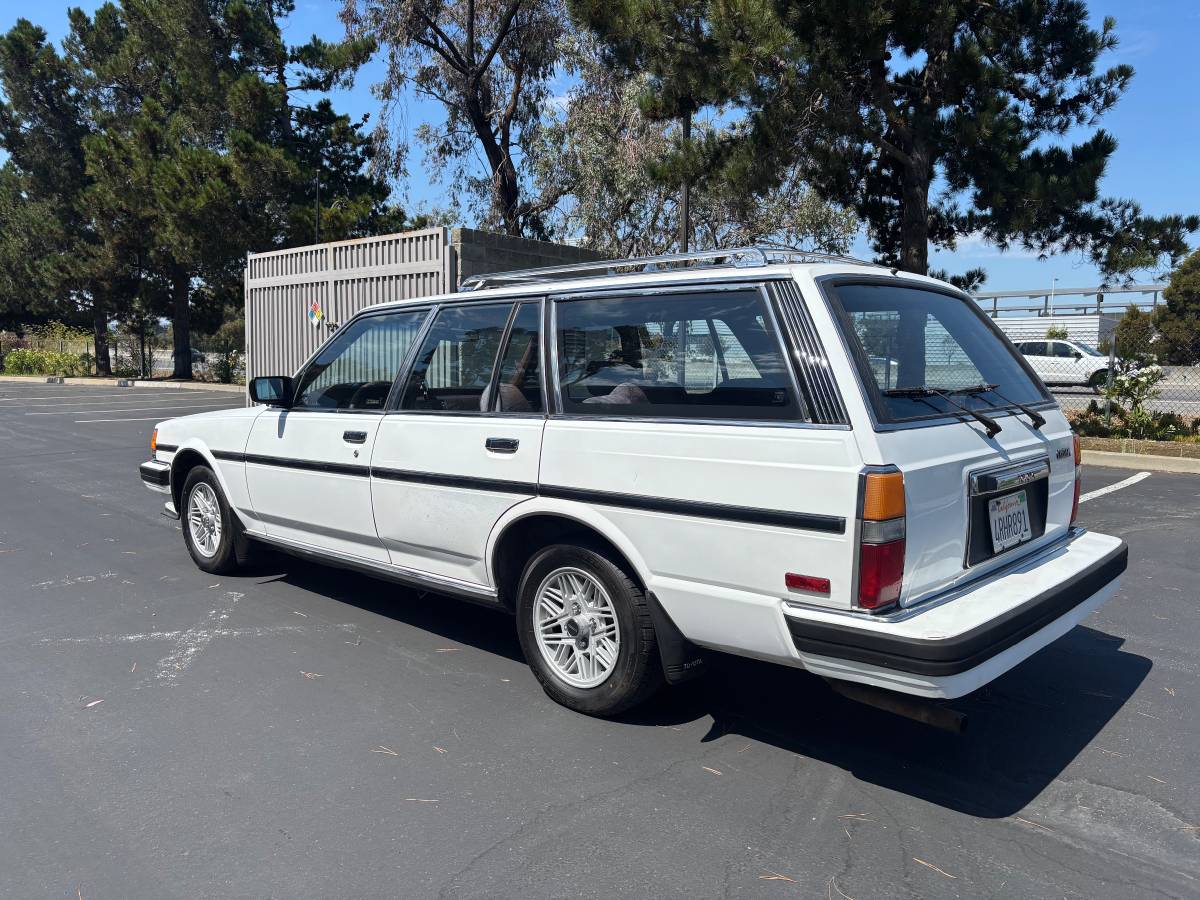 Toyota-cressida-wagon-1987-white-5