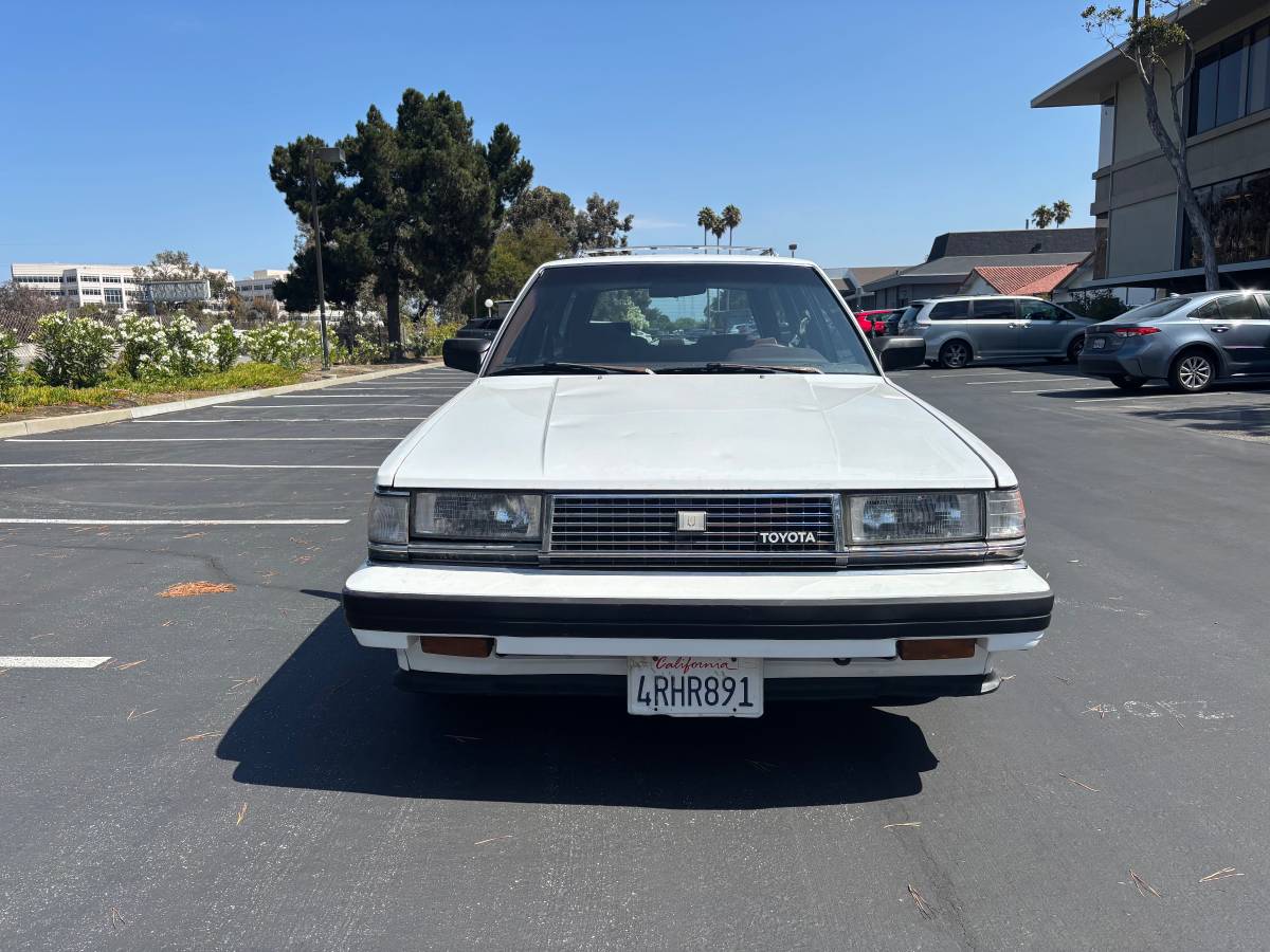 Toyota-cressida-wagon-1987-white-6