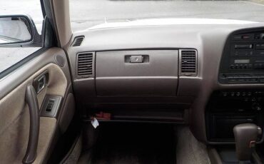 Toyota-crown-1991-white-14