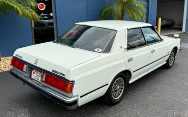 Toyota-crown-diesel-1982-white-1