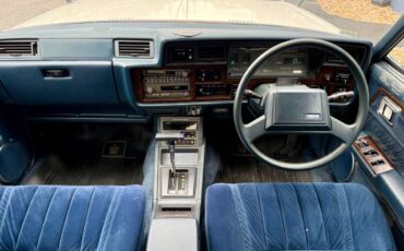 Toyota-crown-diesel-1982-white-11