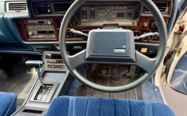 Toyota-crown-diesel-1982-white-12