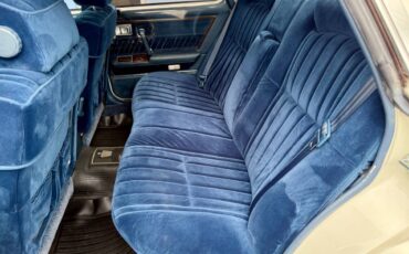 Toyota-crown-diesel-1982-white-15