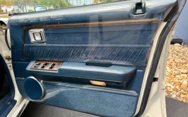 Toyota-crown-diesel-1982-white-16