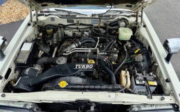 Toyota-crown-diesel-1982-white-17
