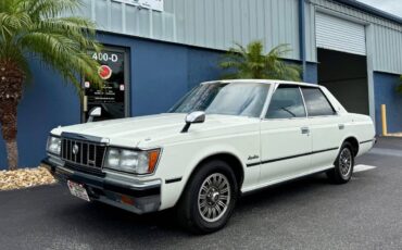 Toyota-crown-diesel-1982-white-18