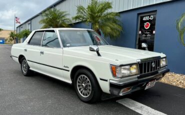 Toyota-crown-diesel-1982-white-2