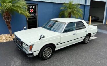 Toyota-crown-diesel-1982-white-4