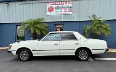 Toyota-crown-diesel-1982-white-5