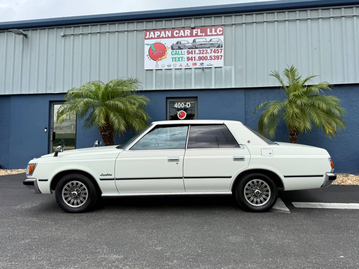 Toyota-crown-diesel-1982-white-5