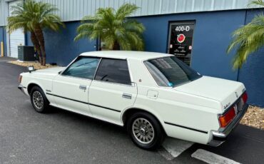 Toyota-crown-diesel-1982-white-6