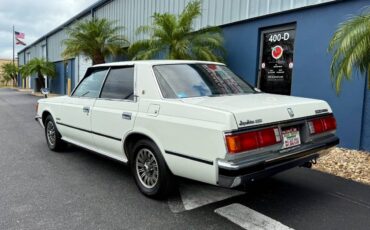 Toyota-crown-diesel-1982-white-7
