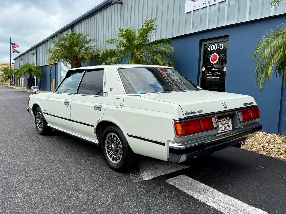 Toyota-crown-diesel-1982-white-7