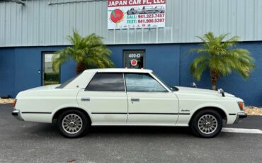 Toyota-crown-diesel-1982-white-9