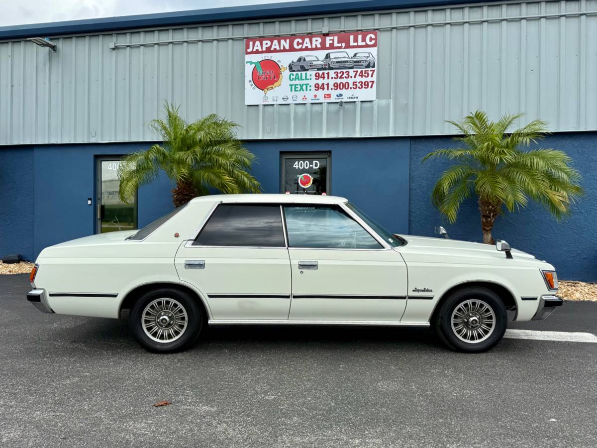 Toyota-crown-diesel-1982-white-9