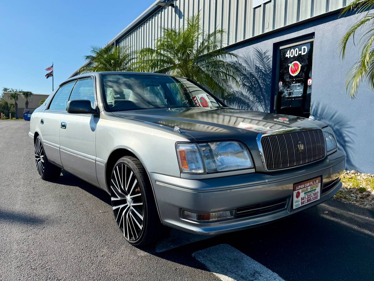 Toyota-crown-majesta-1995-silver-1