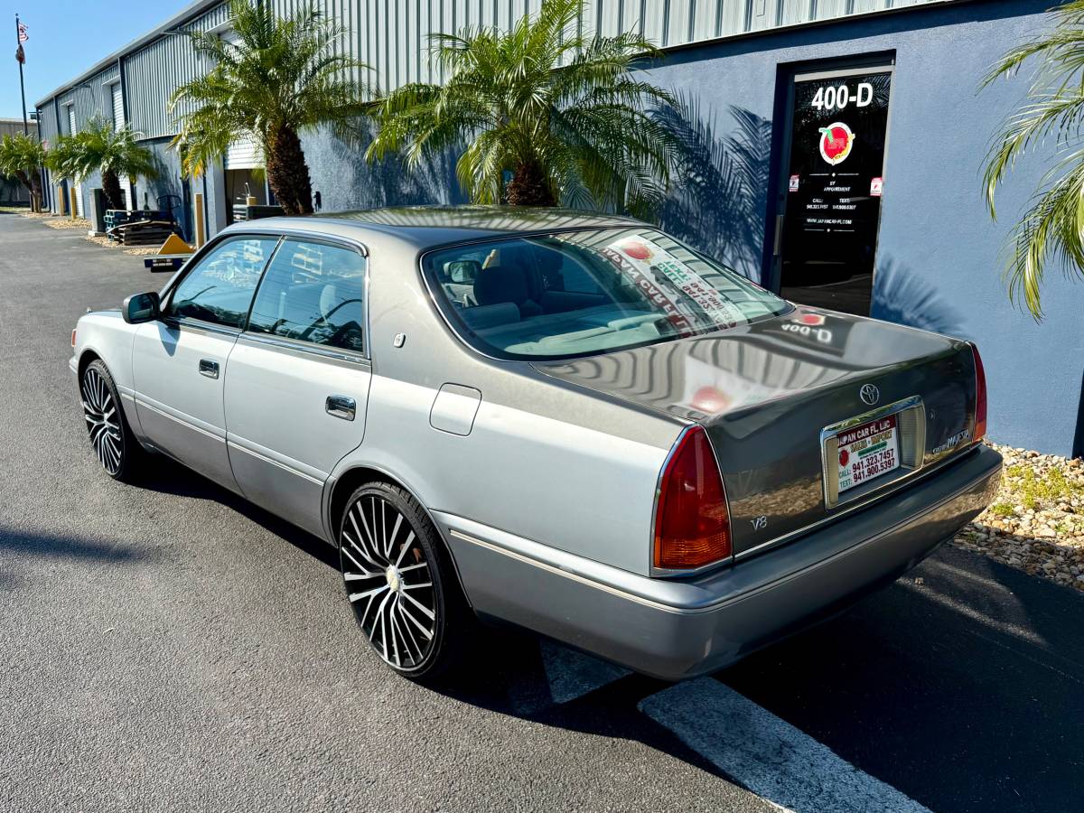Toyota-crown-majesta-1995-silver-10